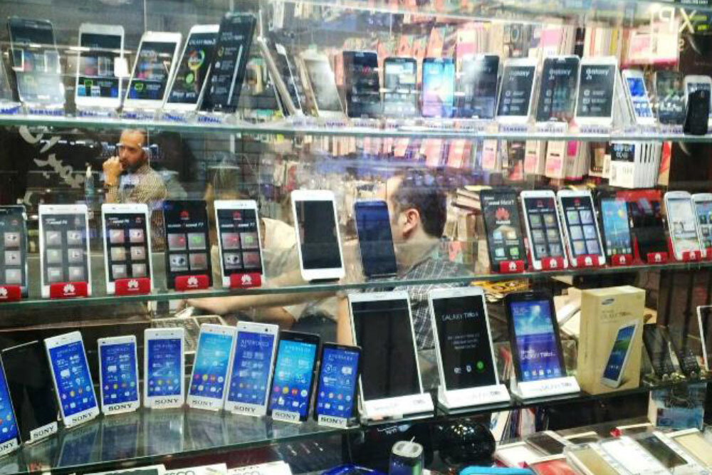 قیمت روز انواع تلفن همراه در اول بهمن ۱۴۰۲